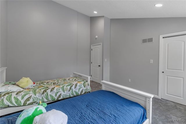 210 Breezewood Common, Amherst, NY 14051