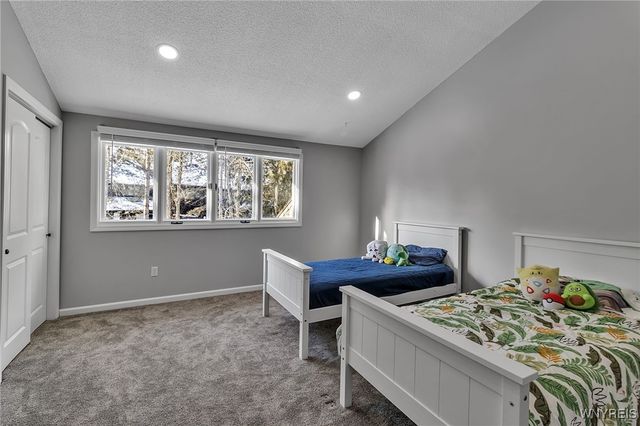 210 Breezewood Common, Amherst, NY 14051