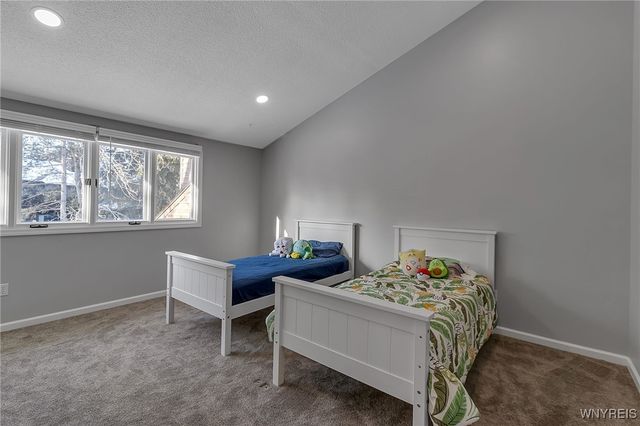 210 Breezewood Common, Amherst, NY 14051