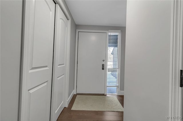 210 Breezewood Common, Amherst, NY 14051