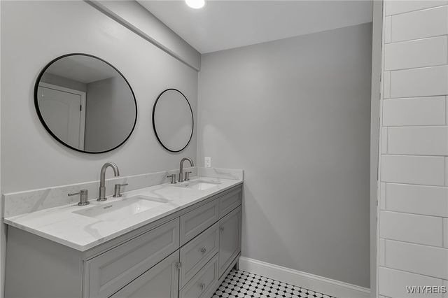 210 Breezewood Common, Amherst, NY 14051