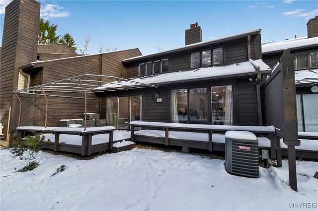 210 Breezewood Common, Amherst, NY 14051