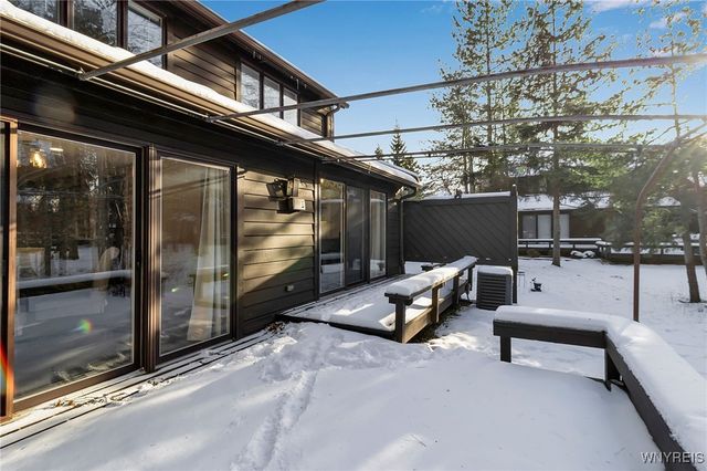 210 Breezewood Common, Amherst, NY 14051