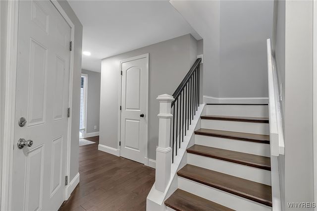 210 Breezewood Common, Amherst, NY 14051