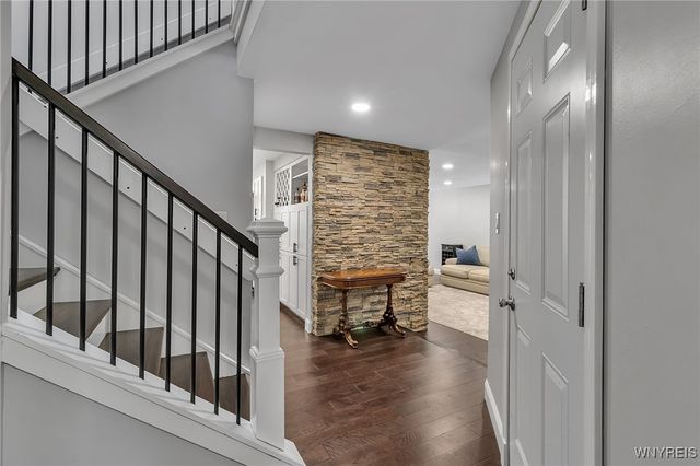 210 Breezewood Common, Amherst, NY 14051