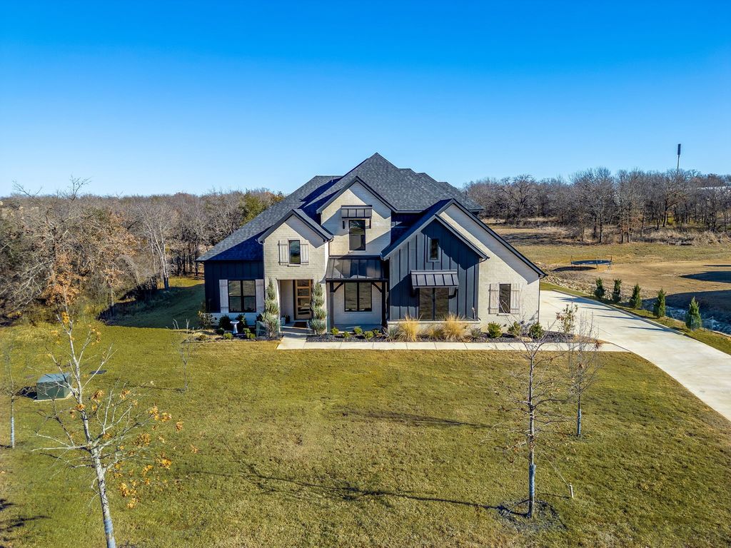 141 Lakeside Drive, Lipan, TX 76462