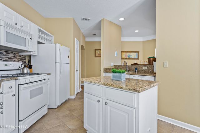 2252 Beach Drive, 205, Gulfport, MS 39507