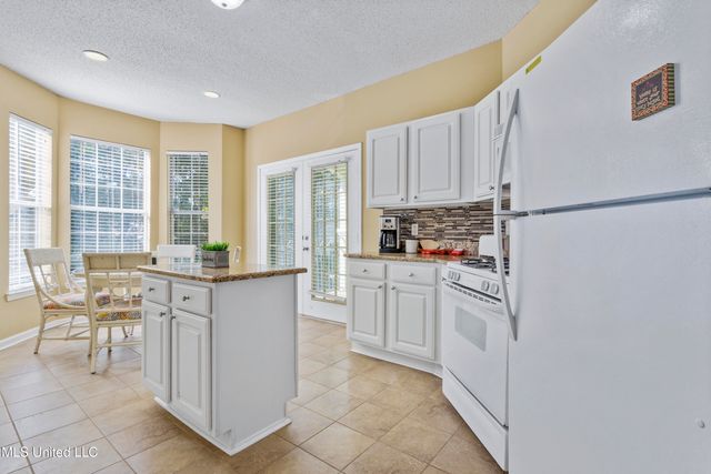 2252 Beach Drive, 205, Gulfport, MS 39507