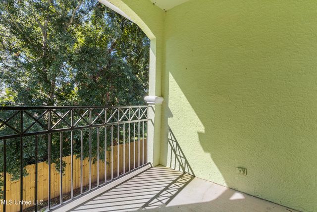 2252 Beach Drive, 205, Gulfport, MS 39507