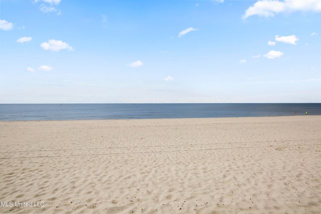 2252 Beach Drive, 205, Gulfport, MS 39507