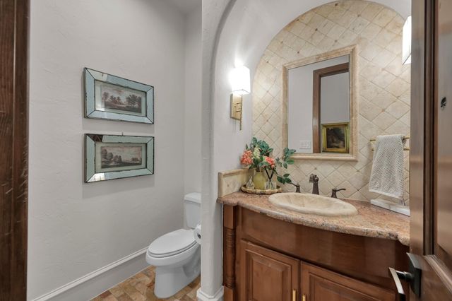 79 N Gary Glen Circle, The Woodlands, TX 77382