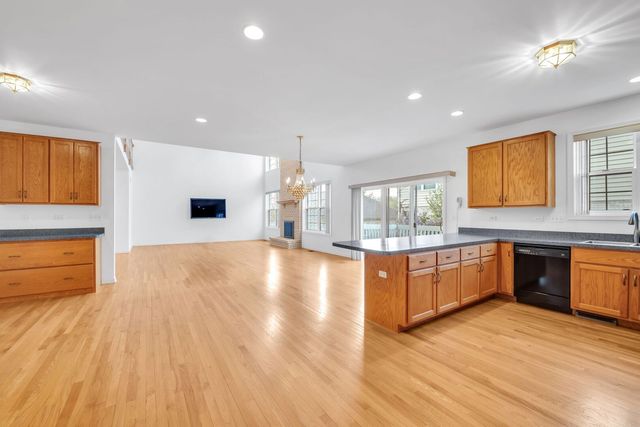 523 W Ruhl Road W, Palatine, IL 60074
