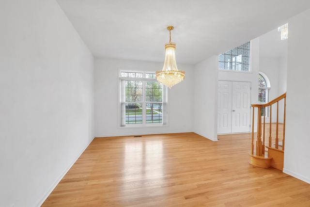523 W Ruhl Road W, Palatine, IL 60074