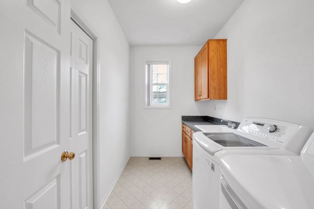 523 W Ruhl Road W, Palatine, IL 60074