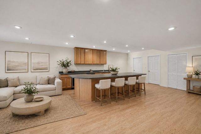 523 W Ruhl Road W, Palatine, IL 60074