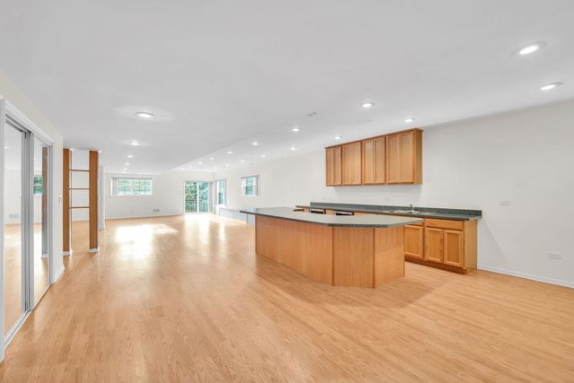 523 W Ruhl Road W, Palatine, IL 60074