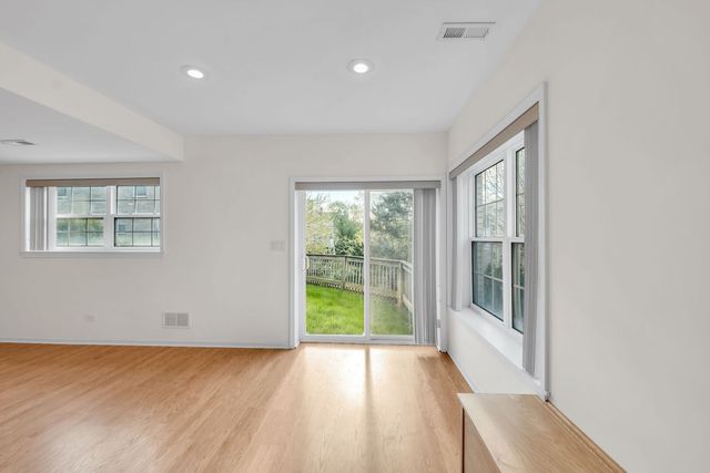523 W Ruhl Road W, Palatine, IL 60074