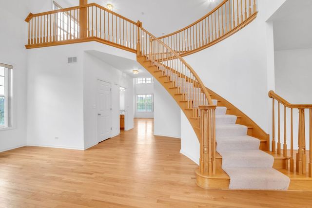523 W Ruhl Road W, Palatine, IL 60074