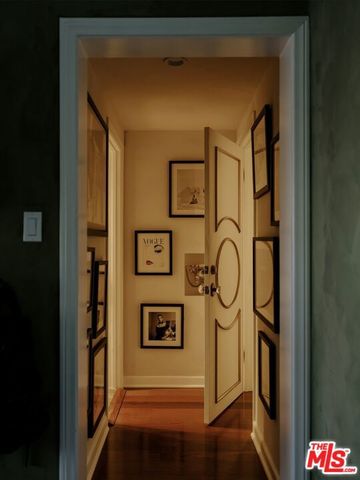 1219 Sunset Plaza Drive 3, West Hollywood, CA 90069