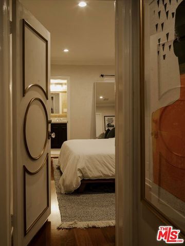 1219 Sunset Plaza Drive 3, West Hollywood, CA 90069