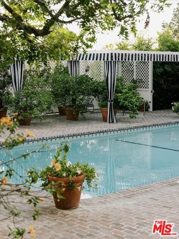 1219 Sunset Plaza Drive 3, West Hollywood, CA 90069