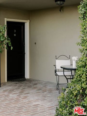 1219 Sunset Plaza Drive 3, West Hollywood, CA 90069