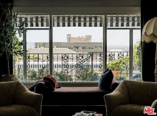 1219 Sunset Plaza Drive 3, West Hollywood, CA 90069