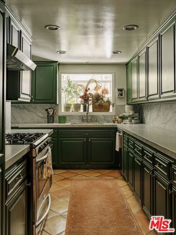 1219 Sunset Plaza Drive 3, West Hollywood, CA 90069