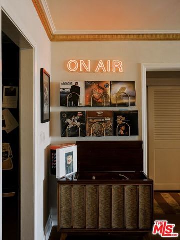 1219 Sunset Plaza Drive 3, West Hollywood, CA 90069