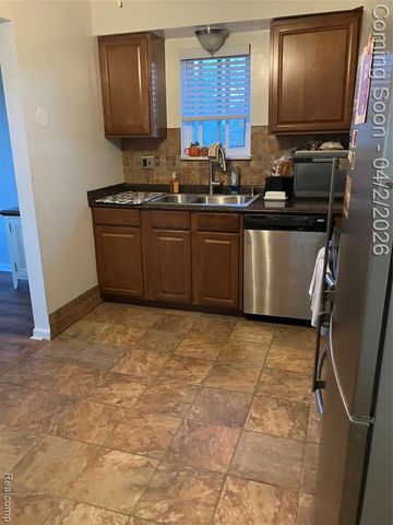 100 W Hickory Grove Road B3, Bloomfield Hills, MI 48304