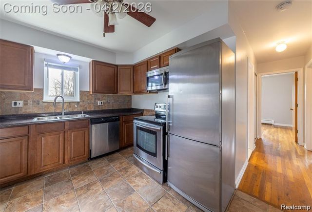 100 W Hickory Grove Road B3, Bloomfield Hills, MI 48304