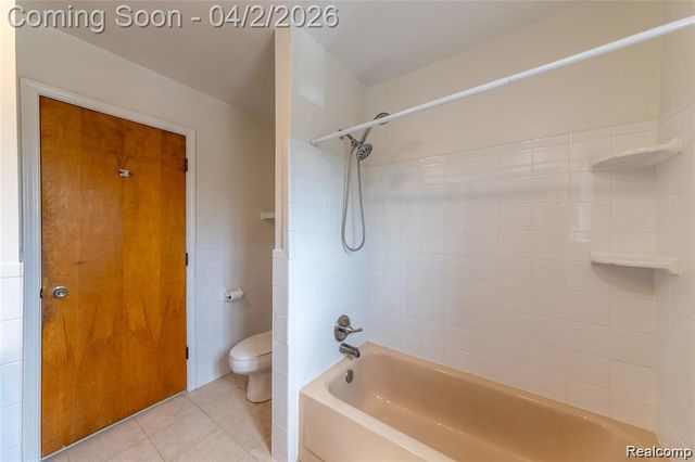 100 W Hickory Grove Road B3, Bloomfield Hills, MI 48304