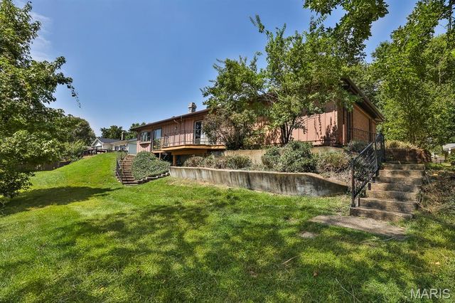 208 Fawn Meadows Drive, Ballwin, MO 63011