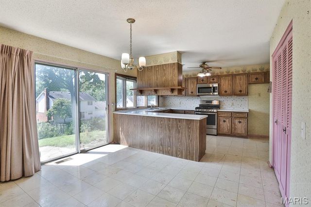 208 Fawn Meadows Drive, Ballwin, MO 63011