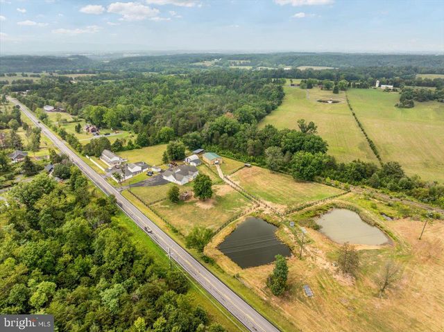 5616 STRASBURG RD, Strasburg, VA 22657