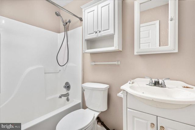 5616 STRASBURG RD, Strasburg, VA 22657