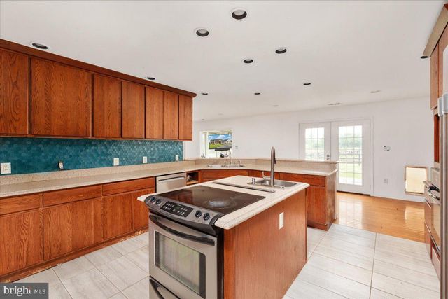 5616 STRASBURG RD, Strasburg, VA 22657