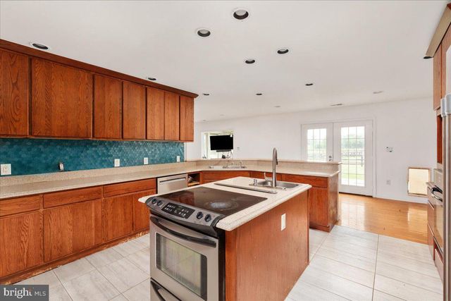 5616 STRASBURG RD, Strasburg, VA 22657