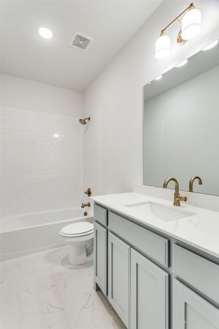 500 Lakeway Lane, Justin, TX 76247