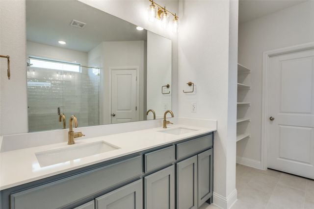 500 Lakeway Lane, Justin, TX 76247