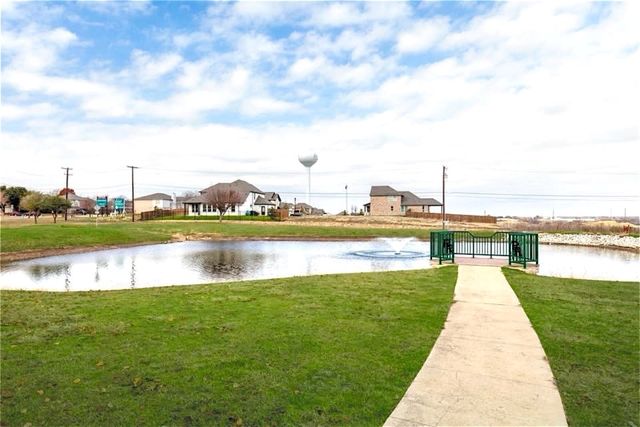 500 Lakeway Lane, Justin, TX 76247