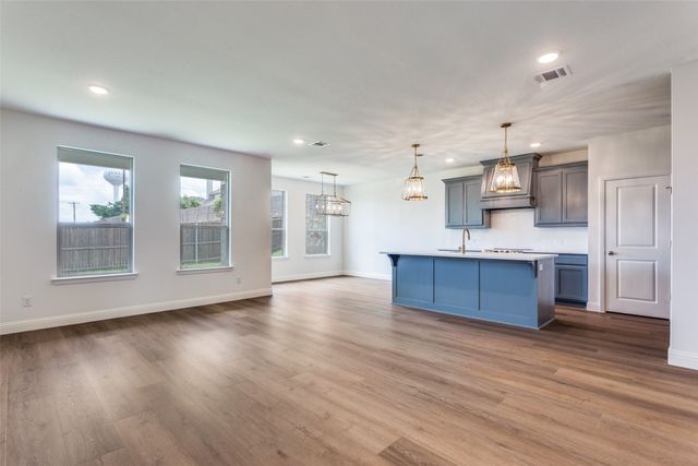 500 Lakeway Lane, Justin, TX 76247