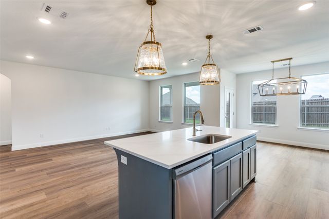 500 Lakeway Lane, Justin, TX 76247