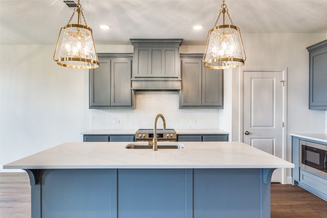 500 Lakeway Lane, Justin, TX 76247