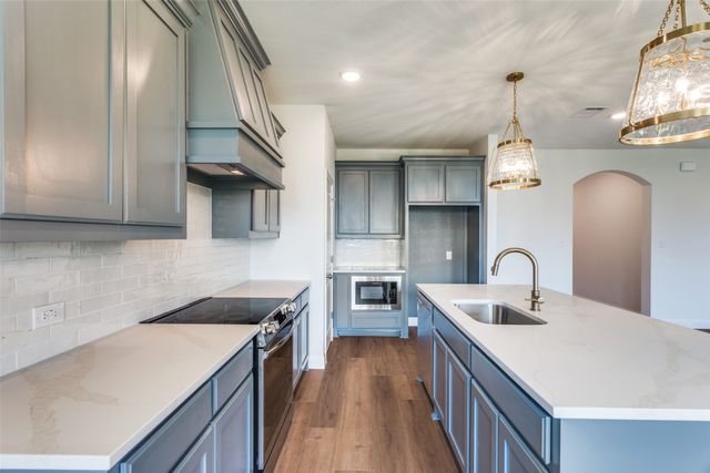 500 Lakeway Lane, Justin, TX 76247