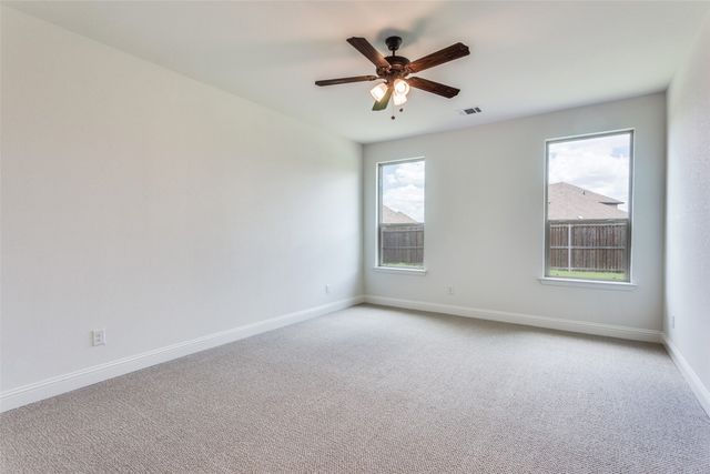 500 Lakeway Lane, Justin, TX 76247