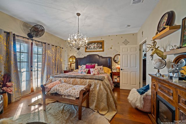 809 County Road 213, Mccoy, TX 78113