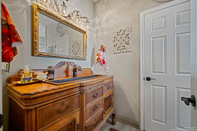 809 County Road 213, Mccoy, TX 78113