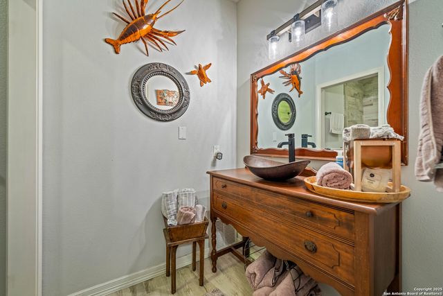 809 County Road 213, Mccoy, TX 78113