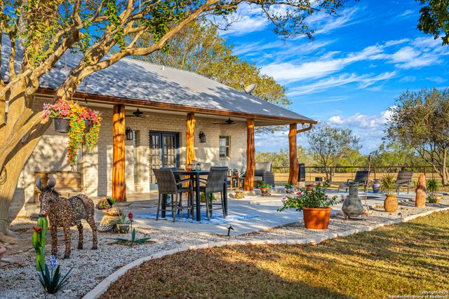 809 County Road 213, Mccoy, TX 78113